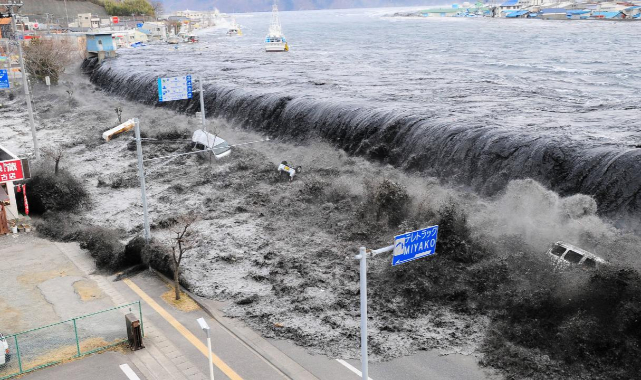 Japonya'da şiddetli deprem! Tsunami uyarısı yapıldı