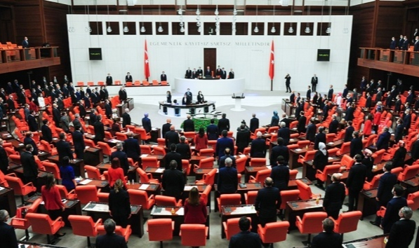 'Kadına Şiddet' ve 'Sağlıkta Şiddet' suçlarına yönelik cezaları arttıran kanun teklifi Adalet Komisyonu'nda kabul edildi