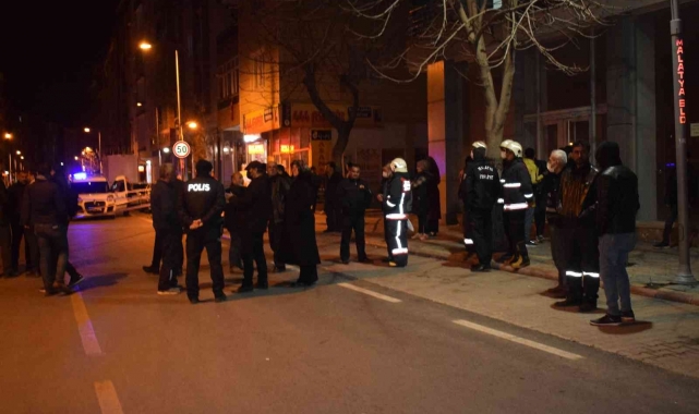 Malatya'da kolonlarında çatlama iddiasıyla bir apartman tahliye edildi
