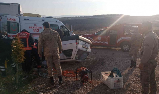 Malatya'da otomobil takla attı: 2 yaralı