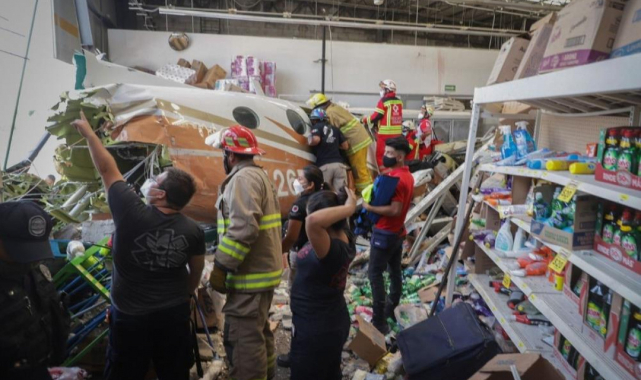 Meksika'da küçük uçak süpermarketin üzerine düştü: 3 ölü, 5 yaralı