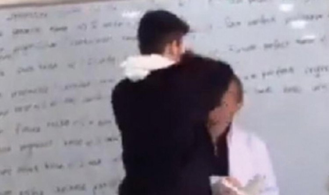 Öğrencinin öğretmene yaptıkları, sosyal medyada büyük tepkilere yol açtı