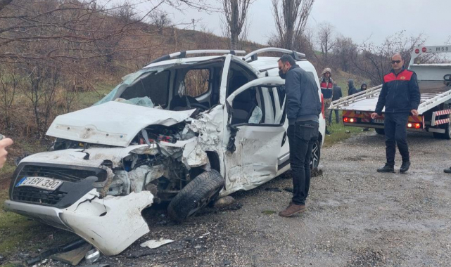 Öğretmenleri taşıyan servisi kaza yaptı: 1'i ağır 7 yaralı