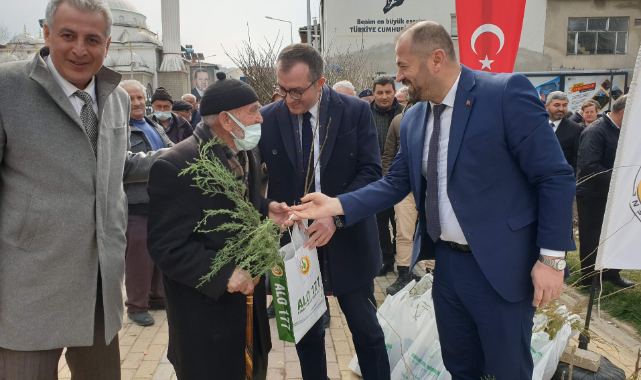 Orhaneli’de vatandaşlara 7 bin 600 adet fidan ücretsiz dağıtıldı