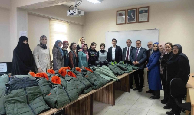 Şaphane'de 60 öğrenciye mont dağıtılacak