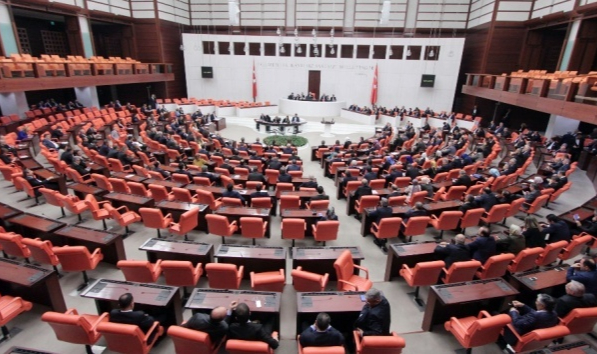 Seçim barajı düştü! Milletvekili Seçim Kanun Teklifi kabul edildi ve yasalaştı...