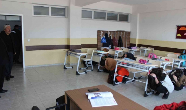 Senorya gereği 6,5 büyüklüğünde depremin tatbikatı yapıldı