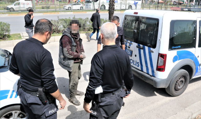 Üzeri çamurlu halde kanalizasyondan çıkartılan hırsızlık şüphelisi: 'Yüzmek için girmiştim'
