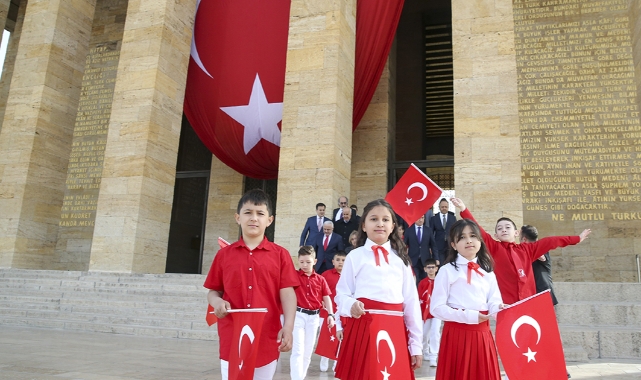23 Nisan coşkuyla kutlanıyor