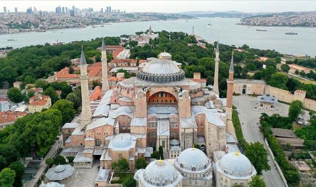 Ayasofya'ya çirkin saldırı