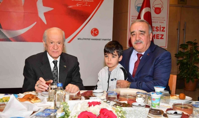 Bahçeli, şehit aileleriyle iftar yaptı
