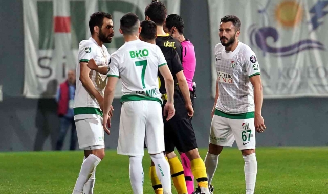 Bursaspor, İstanbulspor'a 3-1 yenildi