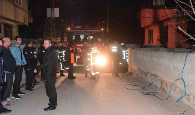 Evi ateşe verip kapıyı üzerlerine kilitlediler