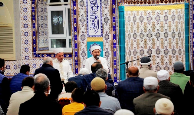 Hafız Bünyamin Topcuoğlu teravihte İnegöl cemaati ile buluştu