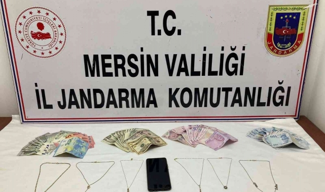 Hırsızlık şüphelisi çaldığı altın ve paralarla birlikte yakalandı