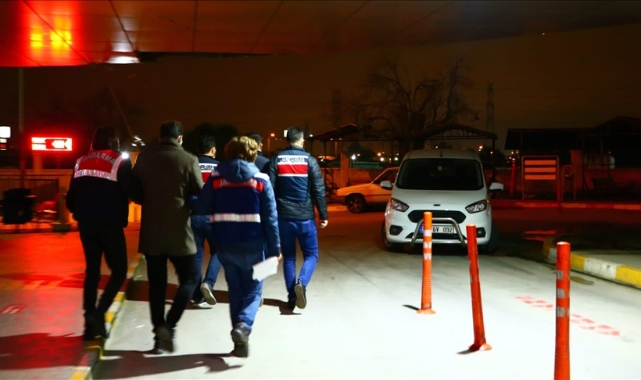 İzmir'de FETÖ'nün TSK yapılanması soruşturmasında 99 şüpheli hakkında gözaltı kararı