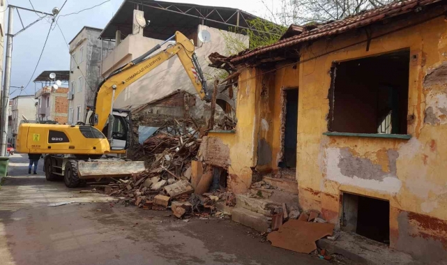 Osmangazi'de 2 metruk bina yıkıldı