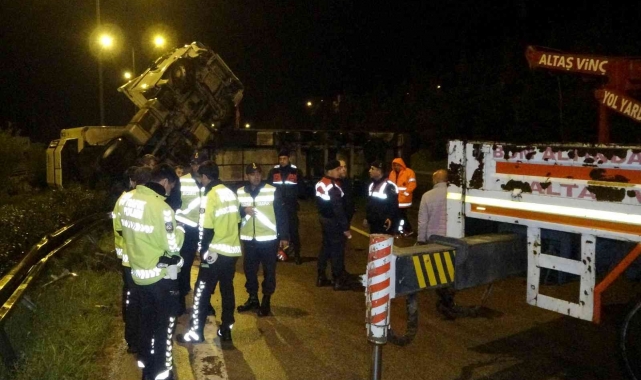 Osmaniye'de otoyolda zincirleme kaza: 3'ü polis 5 yaralı