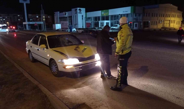 Otomobil çarpan genç ağır yaralandı