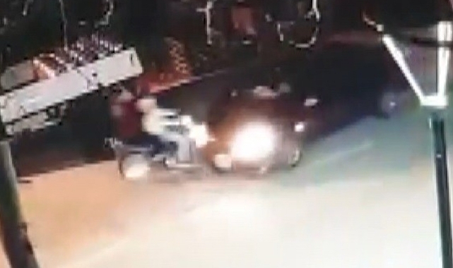 Otomobil ile motosiklet kafa kafaya çarpıştı