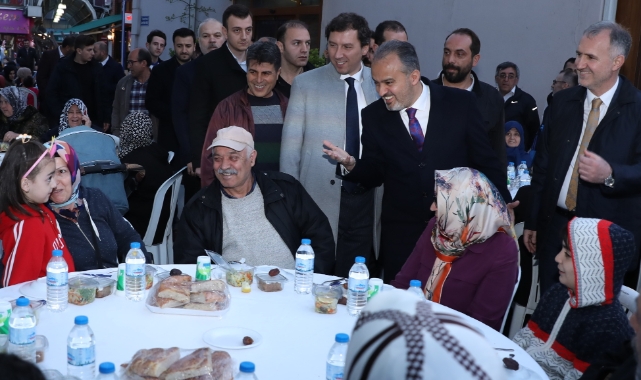 Tarihi meydan, iftar sofraları ile donatıldı