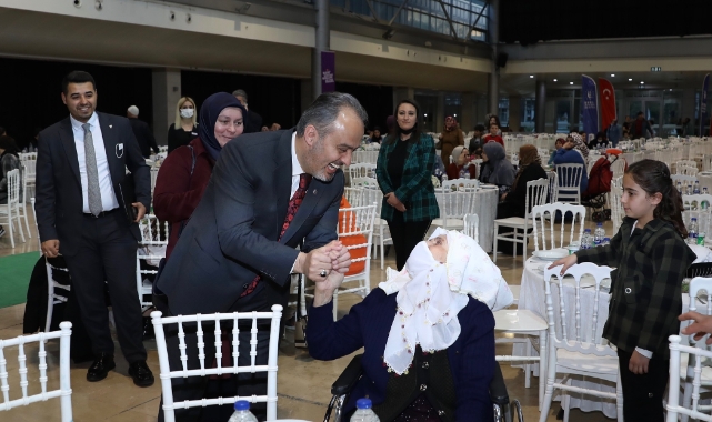 Yetim gülerse, dünya güler