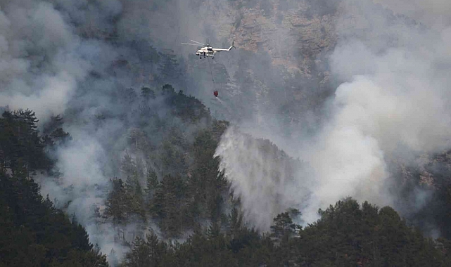 Alanya'daki yangına helikopter, 200 işçi ve 22 arazözle müdahale ediliyor