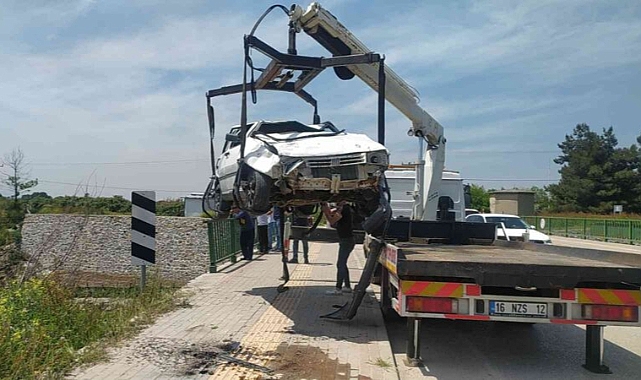 Bursa’da kontrolden çıkan otomobil köprüden uçtu!
