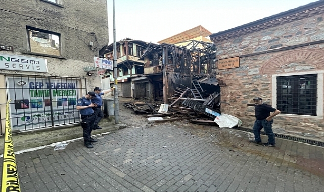 Bursa'da iki katlı metruk binada çıkan yangın söndürüldü