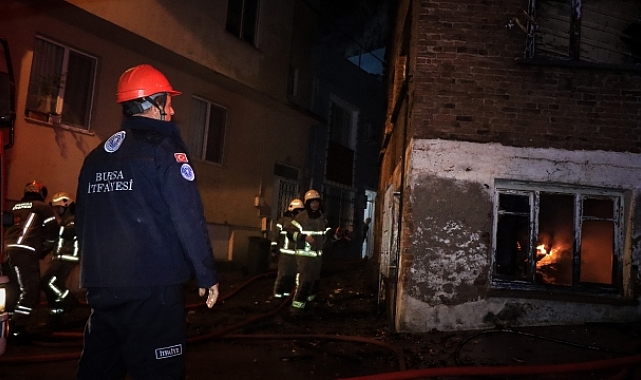 Bursa'da metruk binada çıkan yangın söndürüldü
