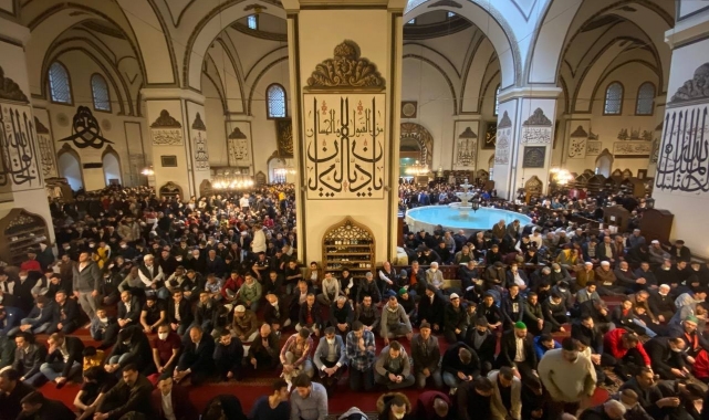 Bursalılar bayram namazı için tarihi camilere akın etti