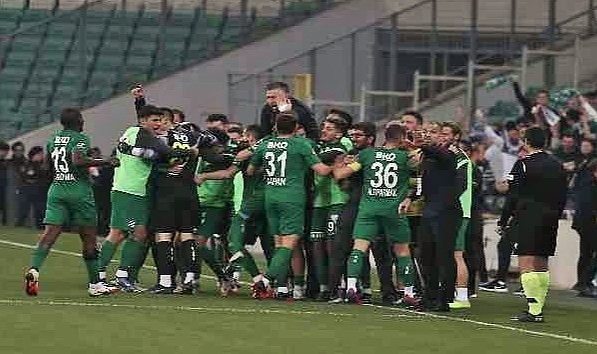 Bursaspor sahasında Ümraniyespor'u konuk ediyor