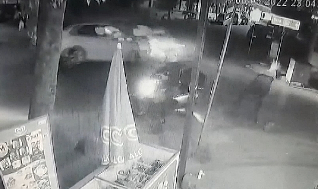 Çekmeköy'de 2 otomobil kafa kafaya çarpıştı