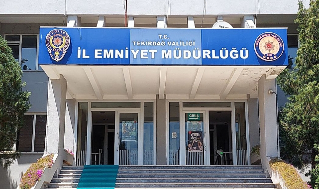Deniz Baykal ve MHP'li eski yöneticilere ait müstehcen görüntülerin dağıtılmasına ilişkin 2 polis tutuklandı