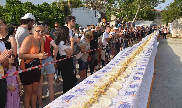 Didim'de 50 metrelik vegan dürüm rekor denemesi