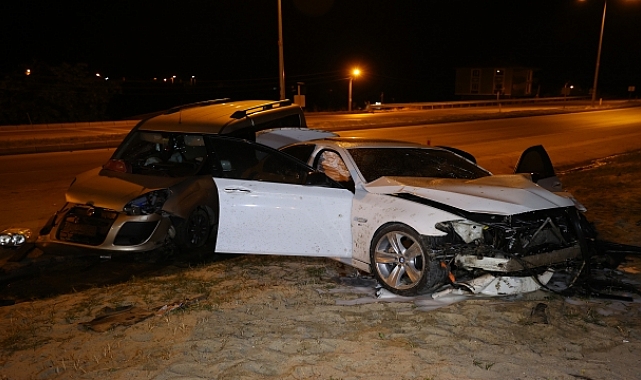 Edirne'de hafif ticari araçla otomobilin çarpıştığı kazada 4 kişi yaralandı