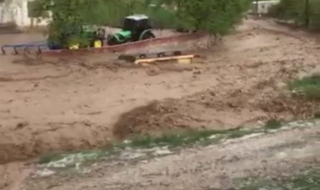 Elbistan'da sağanak sele neden oldu