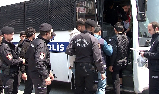 Fatih'te 250 kaçak göçmen gözaltına alındı