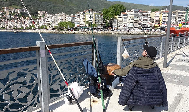 Gemlik’te müsilaj sona erdi, denizi oltacılar doldurdu