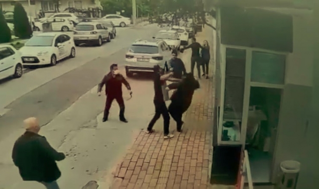 Kadına şiddet uygulayan adama meydan dayağı