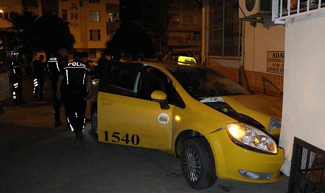 Motorunu çalan şüphelilerden kaçmak için taksi çaldı, kaza yapıp polise yakalandı