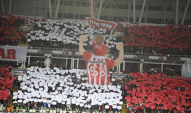 Sivasspor taraftarından Alanya maçına koreografi hazırlığı