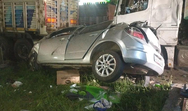 Sürat yapan otomobil, 2 üniversite öğrencisini yaşamdan kopardı