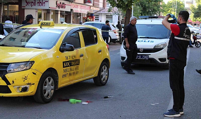Ticari taksi sahibinin oğlu, önünü kestiği şoförü başından vurarak öldürdü