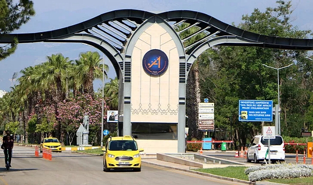 3 öğrenci yurt penceresinden atladı, bir öğrenci de evde yaşamına son verdi! Peş peşe açıklamalar...