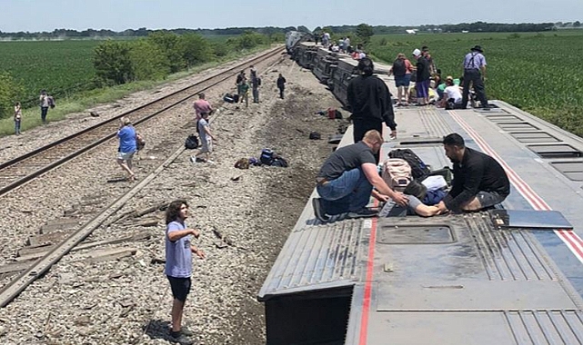 ABD'de 243 yolculu tren raydan çıktı