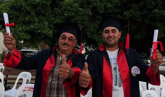 Baba oğul birlikte mezun oldu