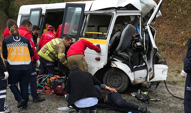 Balıkesir-Kütahya yolunda feci kaza: 6 ölü, 12 yaralı