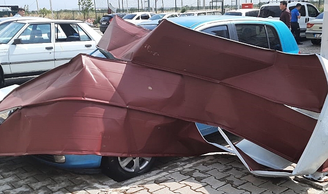 Cezaevi lojmanlarının çatıları uçtu, 15 araç hasar gördü