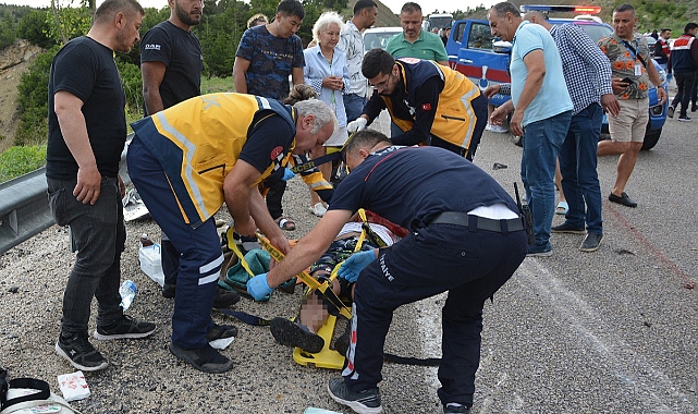 Denizli'den Antalya'ya giden tur midibüsü devrildi: 1 ölü, 22 yaralı